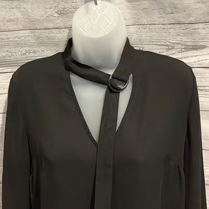 Who What Wear flowy and loose blouse with keyhole and adjustable neck tie sz XS